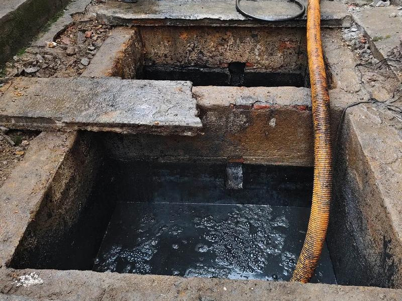 新门口清理化粪池